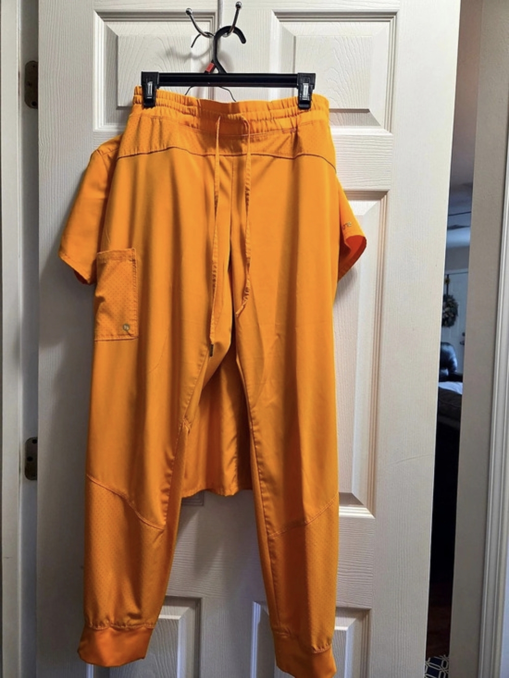 Barco One Performance Scrub Set Gold Tunic Set - Picture 3 of 4